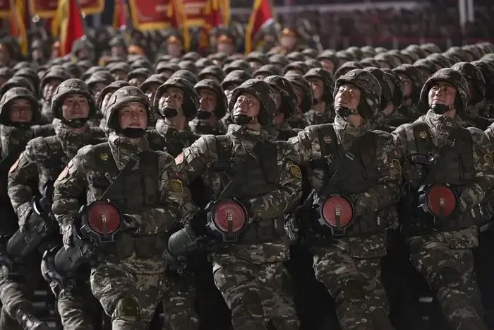 Росія озброїла тисячі корейців перекинутих до кордонів з Україною «по-піхотному»