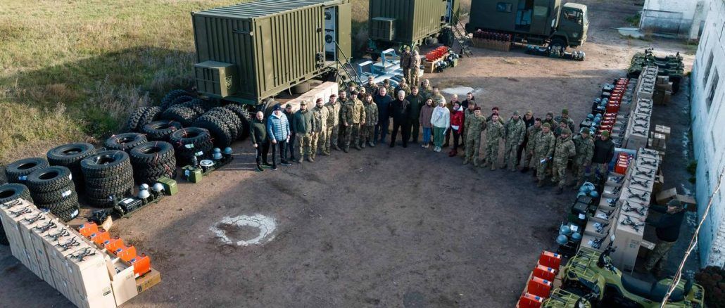 На сумському напрямку десантура та морпіхи отримали велику партію дронів і техніки, фото