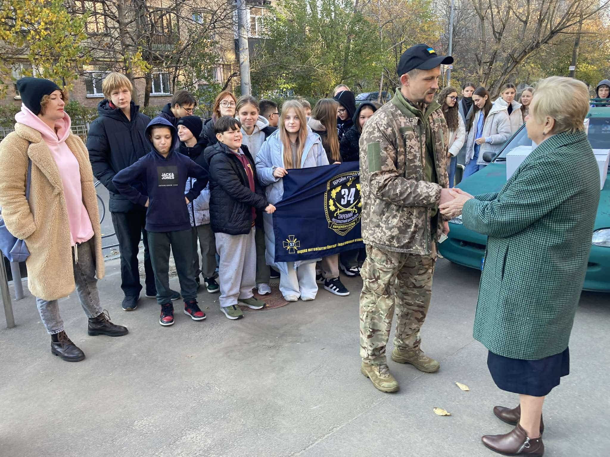 Учні столичного ліцею № 59 зібрали гроші на авто для 57-ї бригади, фото