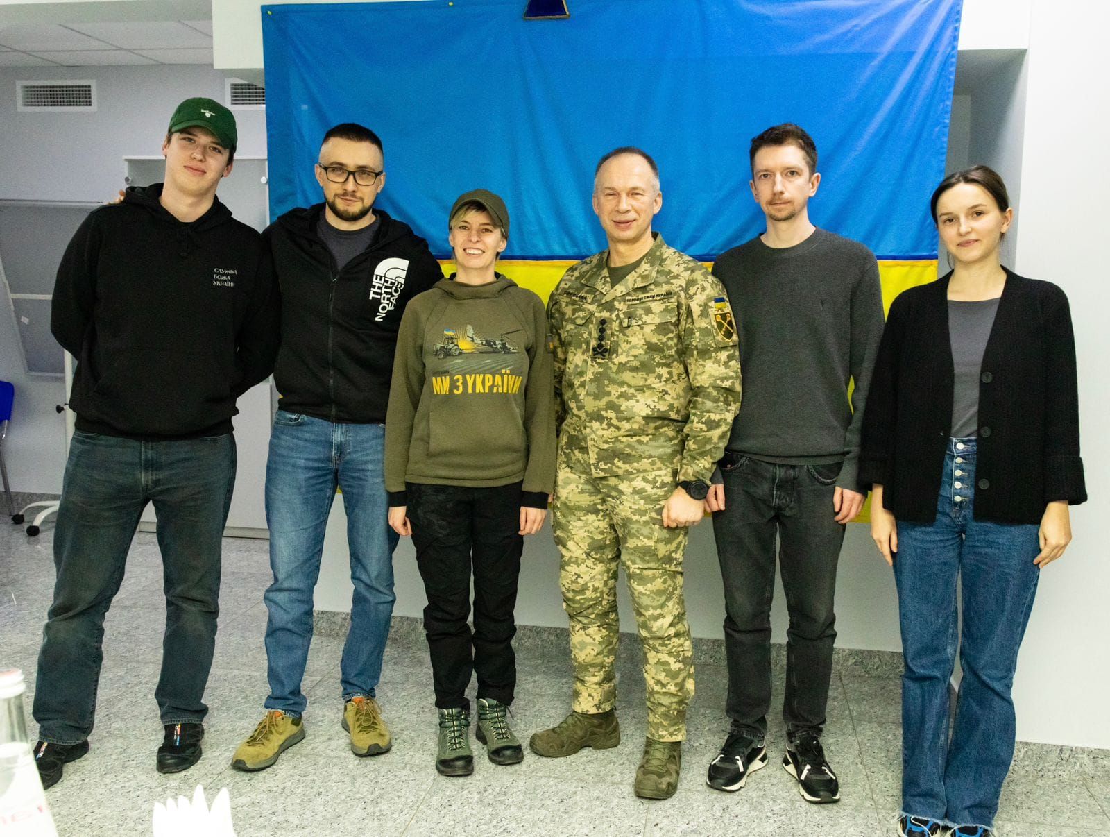 Стерненко «підштовхнув»: головнокомандувач ЗСУ генерал Сирський зустрівся з представниками громадськості