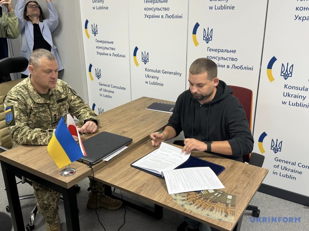 Український легіон: перші добровольці підписали в Польщі контракти із ЗСУ