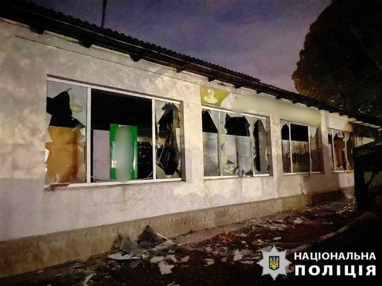 На Київщині уламки «Шахедів»  понівечили дитсадок, школу та адмінбудівлі, фото