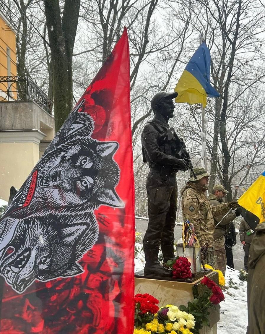Дмитра Коцюбайла («Да Вінч») увіковічили в Києві на Аскольдовій могилі