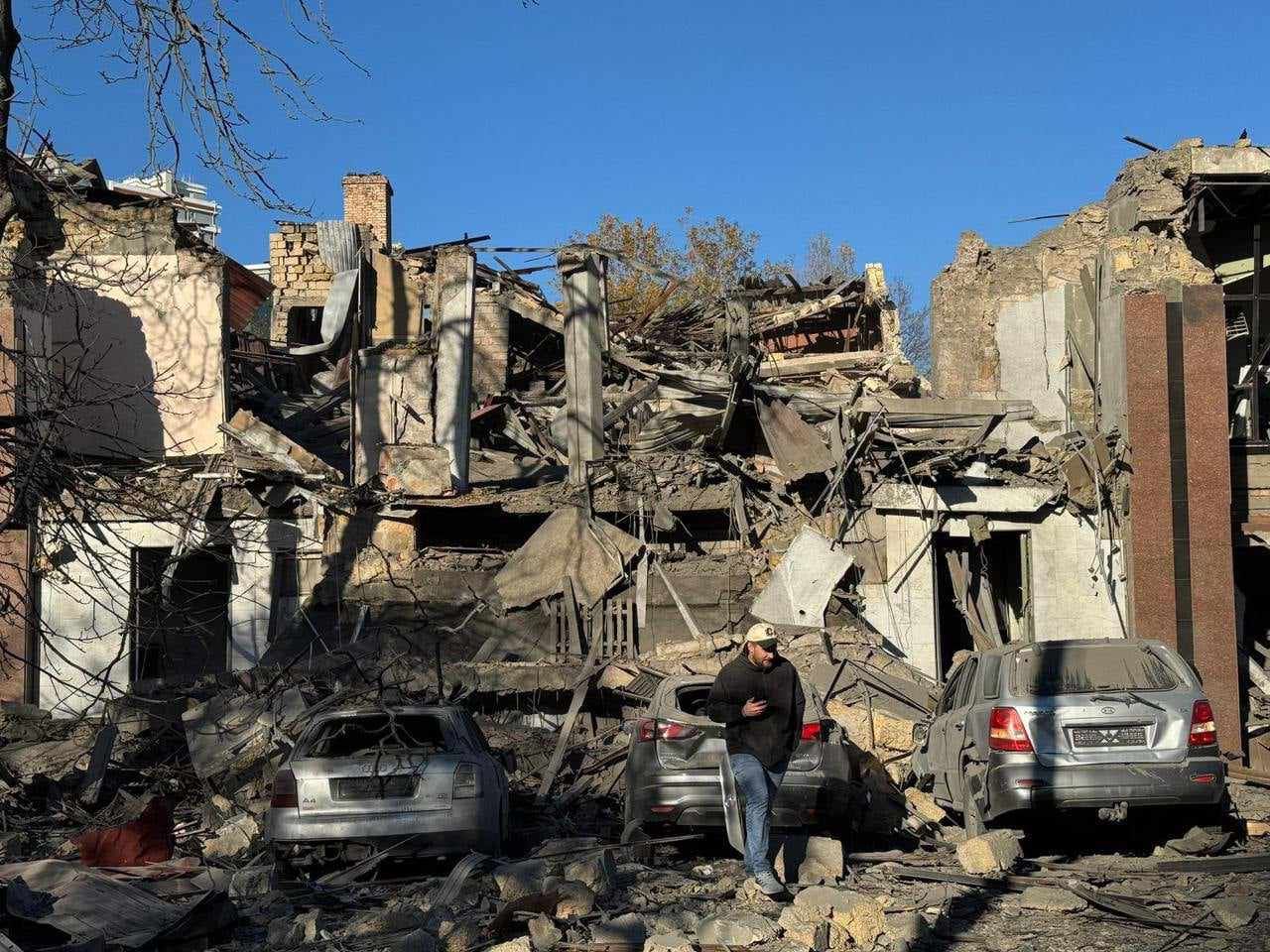 Окупанти вгатили по центру Одеси: є постраждалі, зруйновано будинки, фото