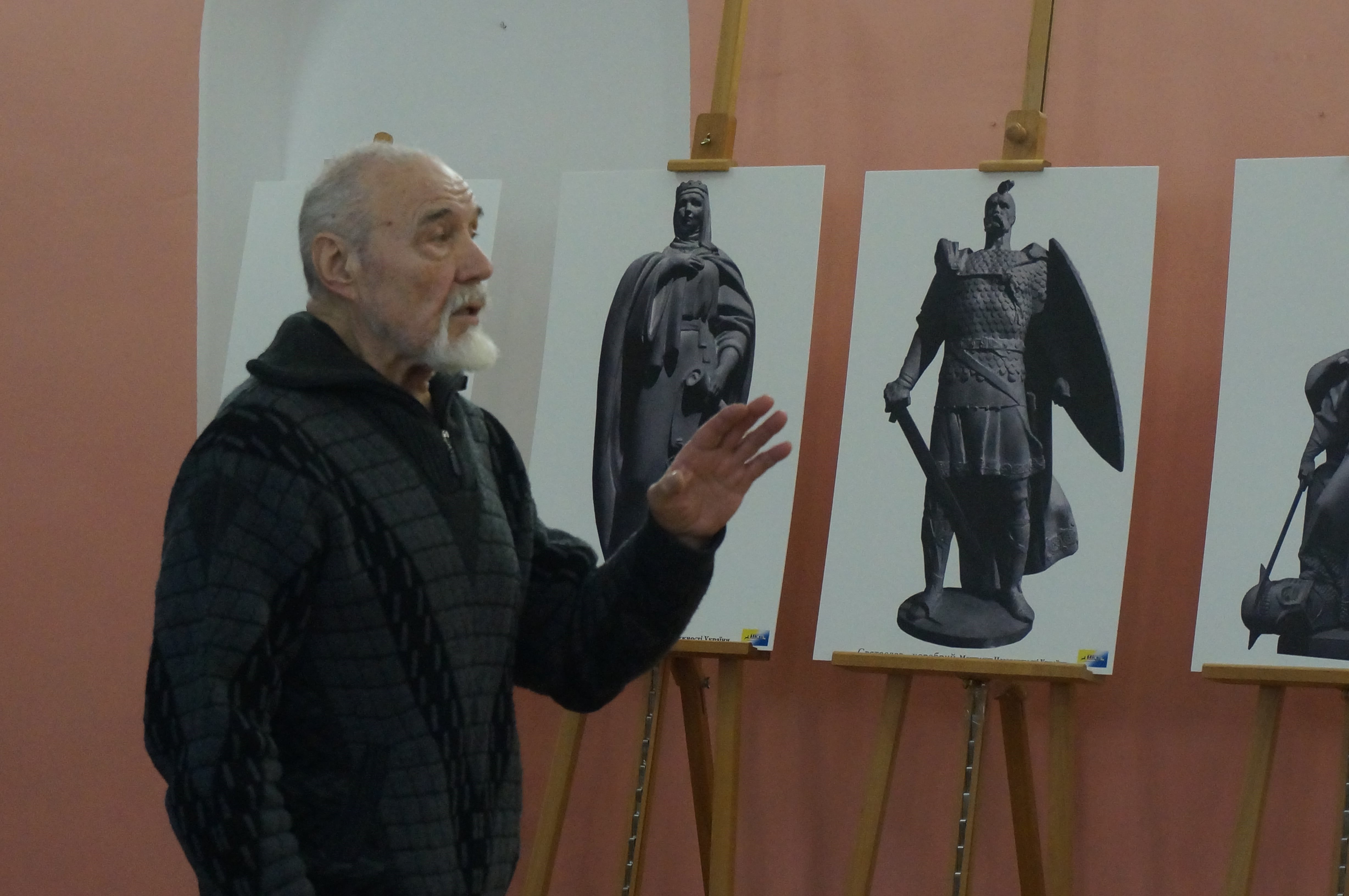 Народний художник Анатолій Кущ наблизив учнів до відомих скульптур