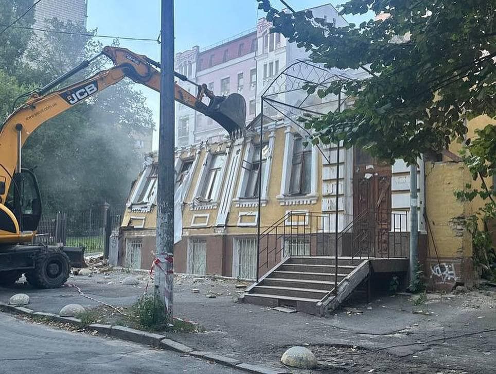Верховний Суд узаконив руйнування садиби Зеленських у Києві, фото