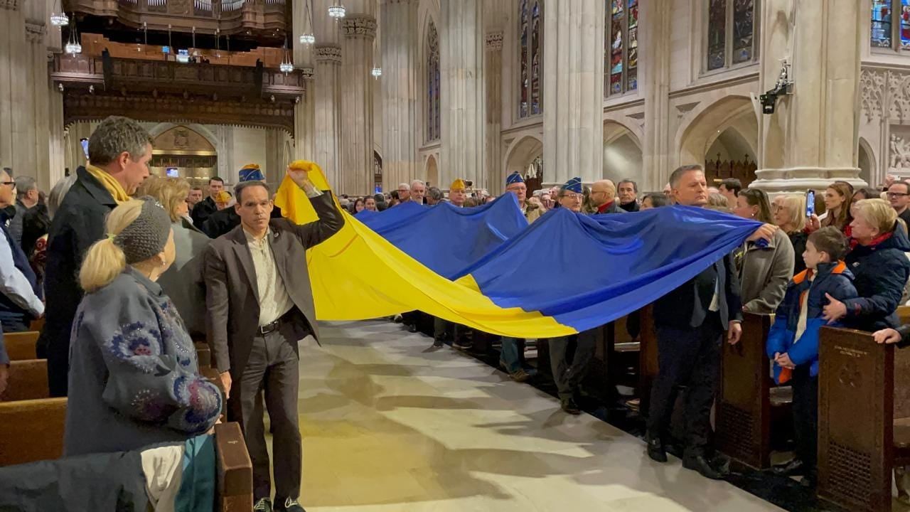 100-літня свідок Голодомору Надія Северин, дипломати, священники й мільйони інших людей вшанували замучених геноцидом українців