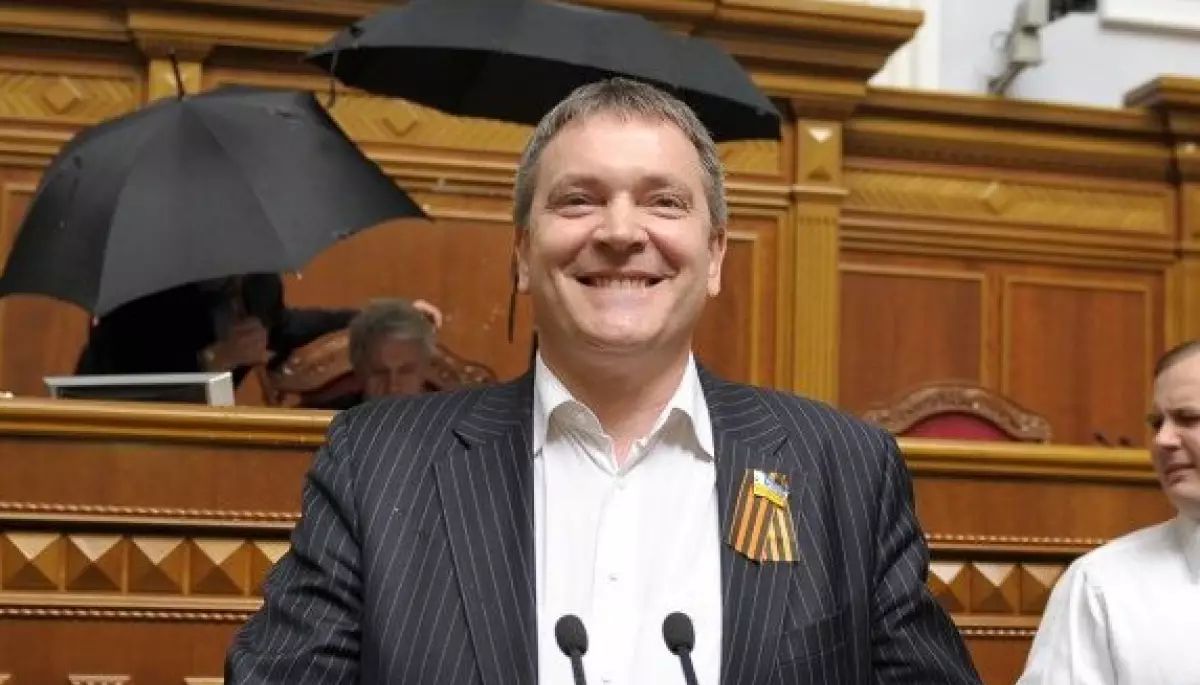 ДБР повідомило про підозру у держзраді екснардепу-втікачу Колесніченку