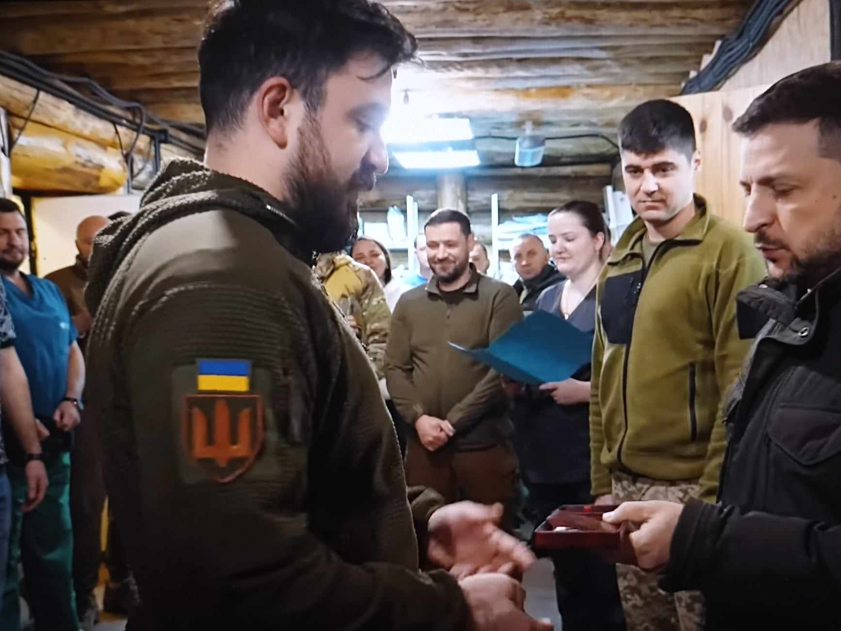 Нагородив медиків: Зеленський відвідав першу в Україні підземну передову хірургічну групу