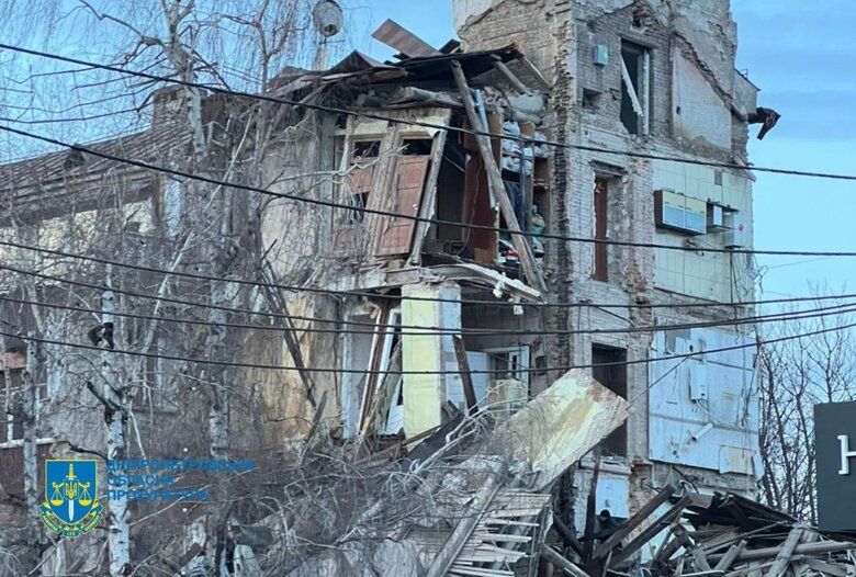 Рашисти вгатили по житловому будинку в Кривому Розі: є пошкодження та постраждалі, фото
