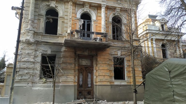 У Києві будинок Спілки письменників пошкоджено «завдячуючи» російським варварам, фото