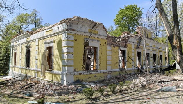 Російські ординці понівечили в Україні щонайменше 1255 памʼяток культурної спадщини - Мінкульт