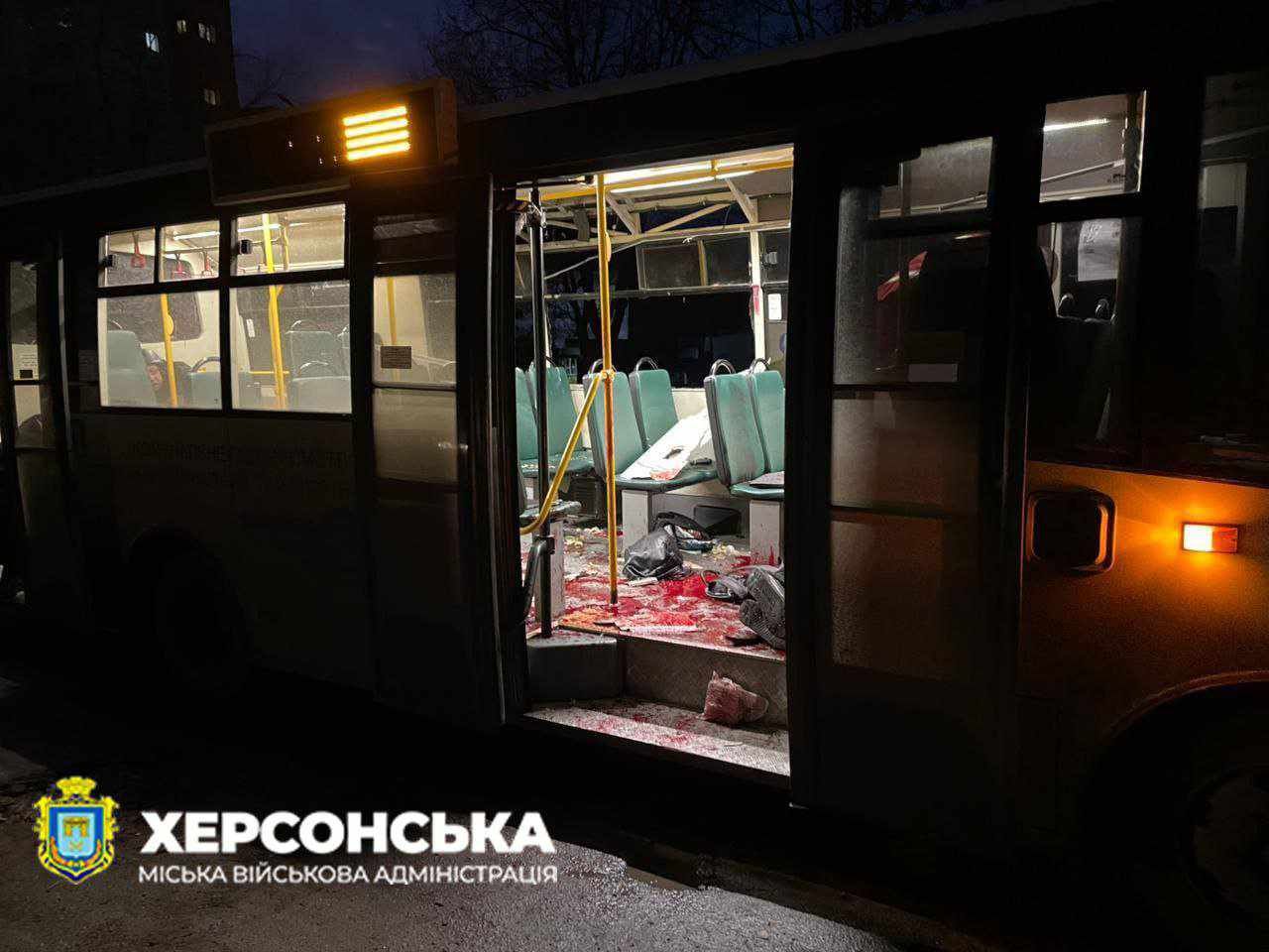 Автобус із пасажирами у Херсоні атаковано БПЛА: є загиблі та поранені