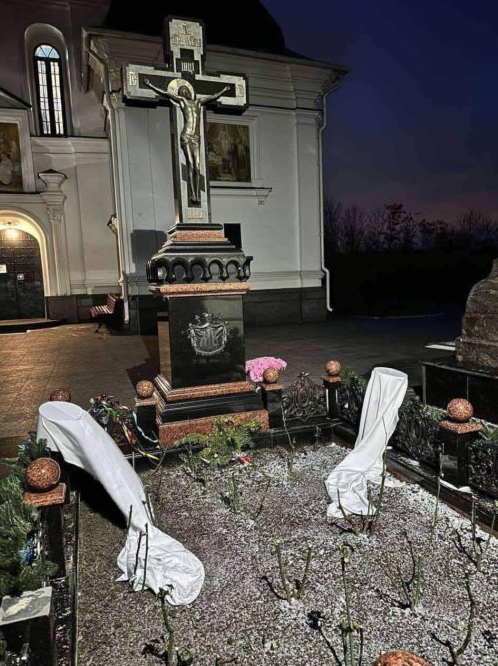 Святотатство священнослужителів УПЦ МП на могилі митрополита Володимира: слідчі не знайшли складу злочину