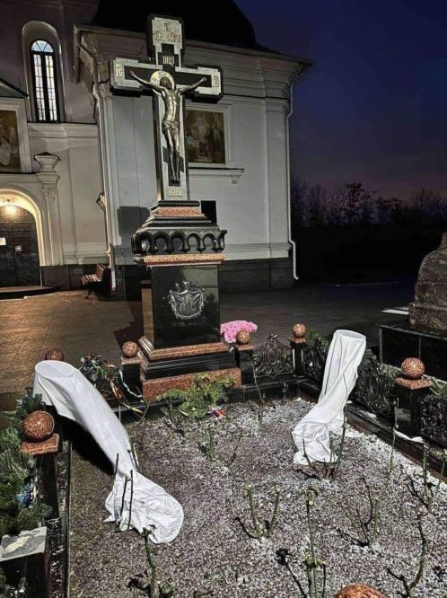 Святотатство священнослужителів УПЦ МП на могилі митрополита Володимира: слідчі не знайшли складу злочину