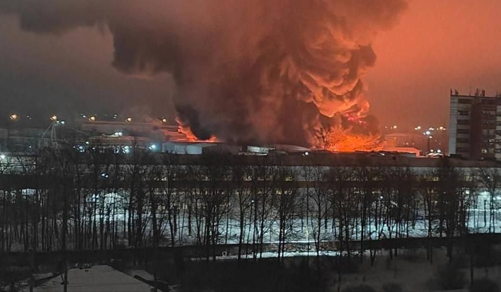 На Ленінградщині та Ростовщині «гаряче»: дрони атакували замасковані воєнні об’єкти