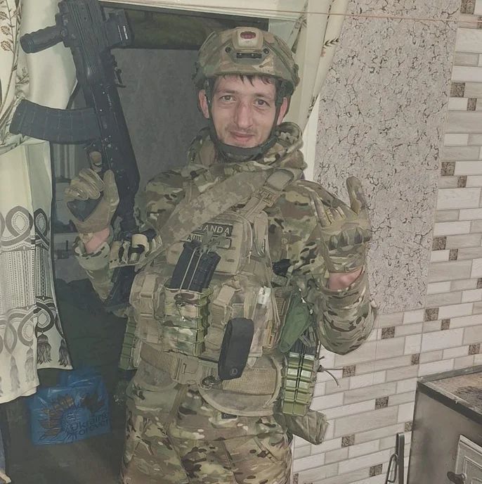 «Кобра» поліг у рукопашному бою: Зеленський присвоїв Героя України солдату Масловському