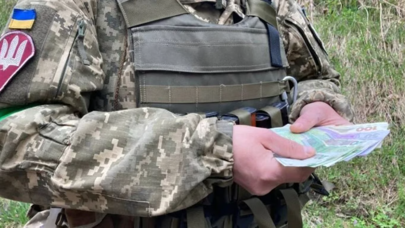 Заохочують не всіх: чому українців збурив проєкт Міноборони для залучення на контракт 18-24-річних