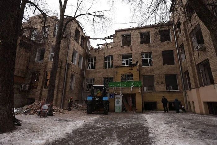 Лише тиждень війни: росія атакувала Україну понад 1050 дронами, майже 1300 авіабомбами і більш як 20 ракетами - Зеленський