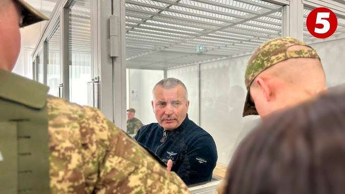 Йде війна. Судять генералів. Вибірковим переслідуванням офіцерів намагаються приховати мародерство політиків
