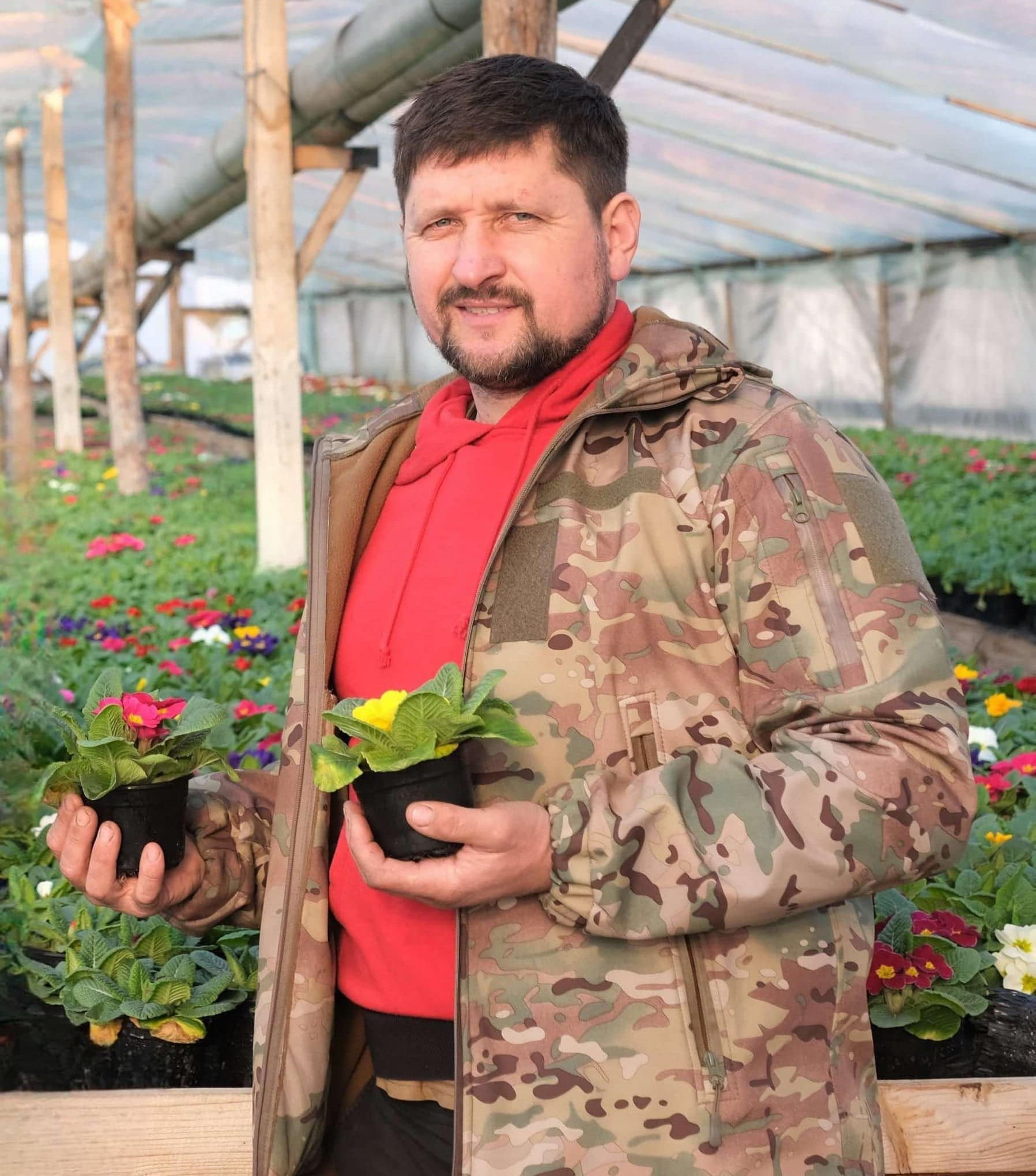 Чоловік і квіти. Фермер з Полтавщини розвиває власну справу і активно волонтерить