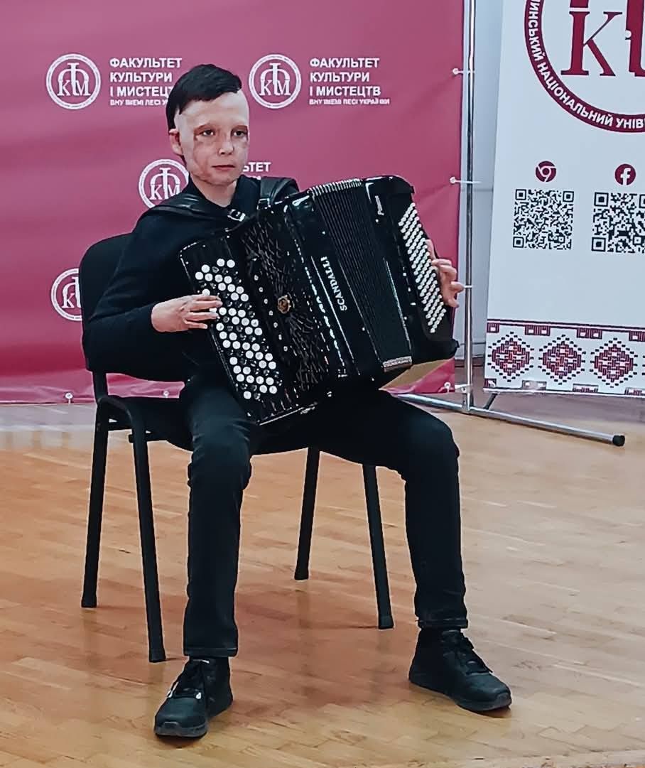 Пережив ракетну атаку: 10-річний Роман переміг на міжнародному музконкурсі, фото
