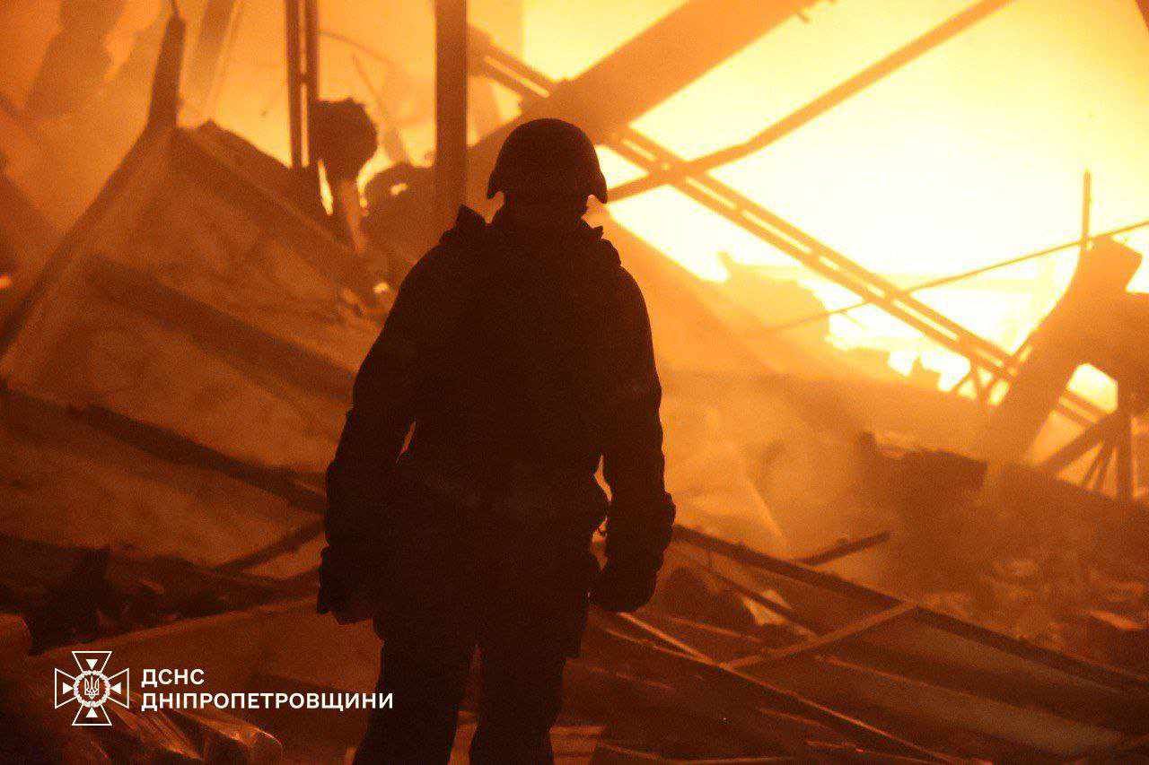 Ракетна атака  Дніпра: є пожежі, руйнування та постраждалі