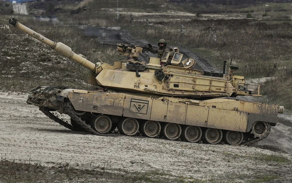 Австралія пригальмувала передачу Україні списаних танків