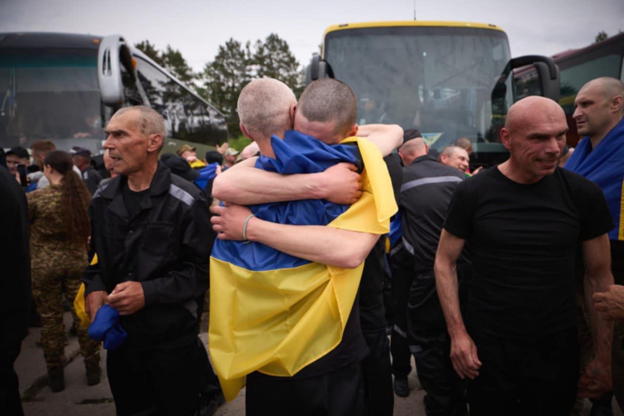 Третій день великого обміну: Україна повернула з полону 303 захисника, фото