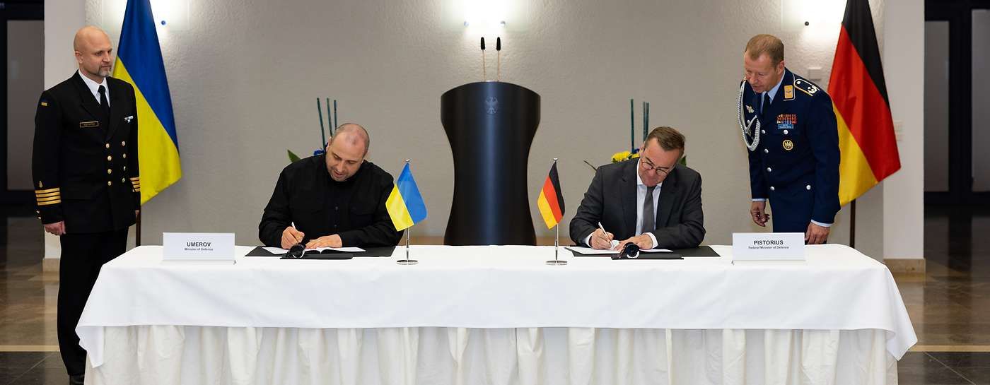 Пісторіус обіцяє €5 млрд: Україна й Німеччина підписали угоду про фінансування української далекобійної зброї