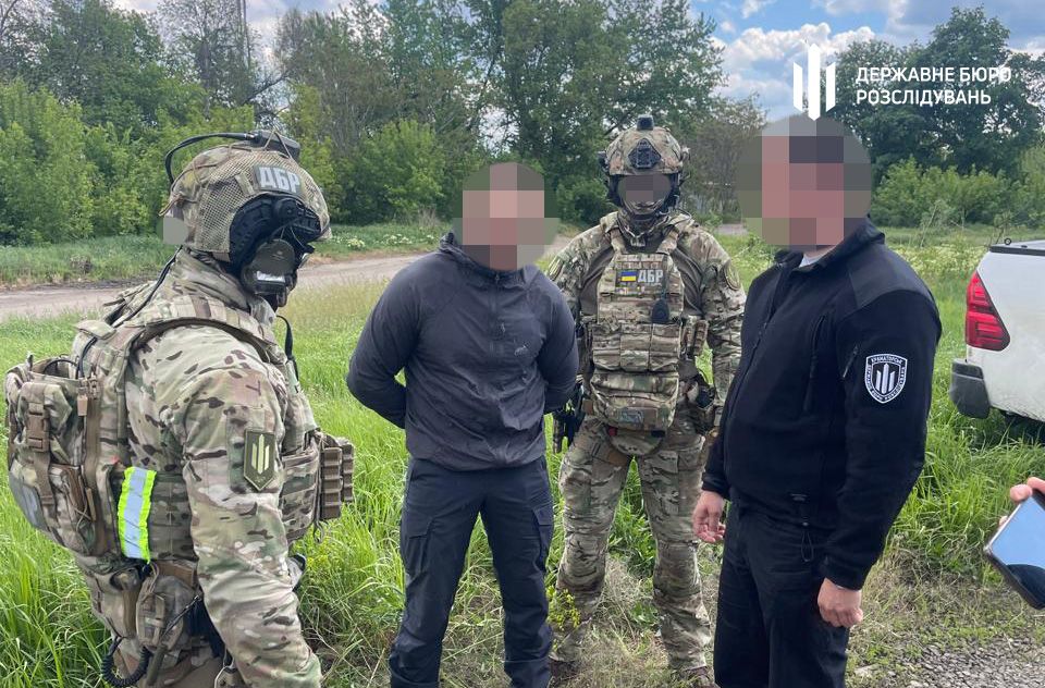 На Донеччині військовослужбовець намагався продати зброю на понад 1,7 млн грн