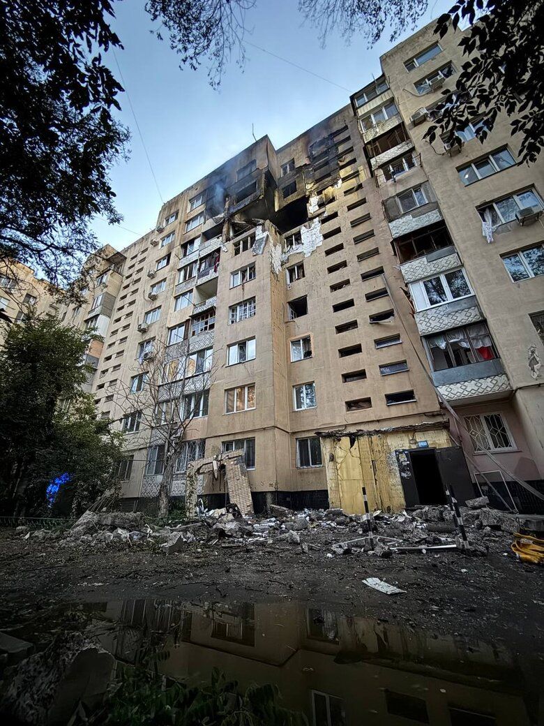 В Одесі дрон вразив 9-поверхівку: 5 постраждалих, фото
