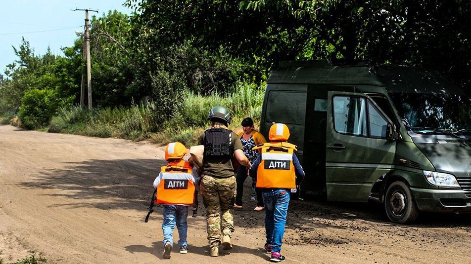 Пекельна Донеччина: ще 10 населених пунктів підлягають примусовій евакуації