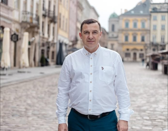 Завжди був світлом. У Львові попрощалися з народним депутатом Ярославом Рущишиним