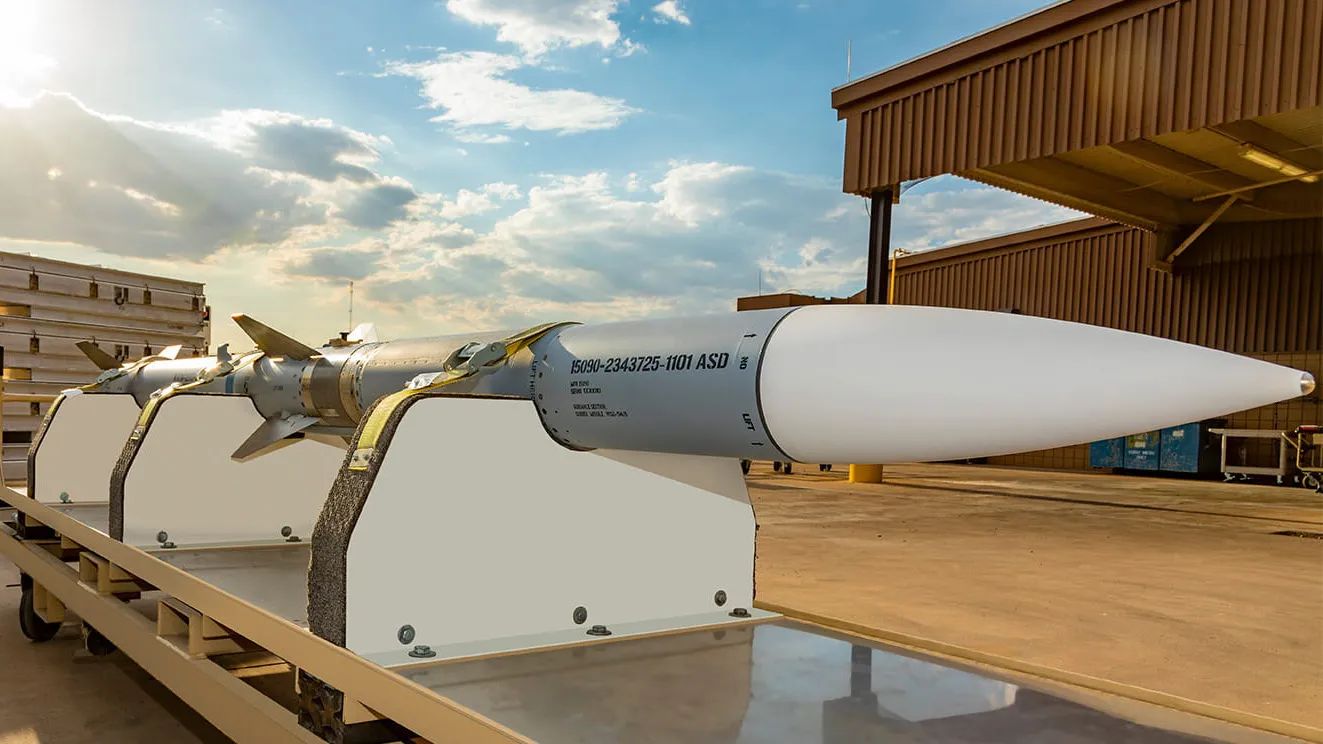 Raytheon виготовить ракети AIM-120 для України та союзників - Пентагон