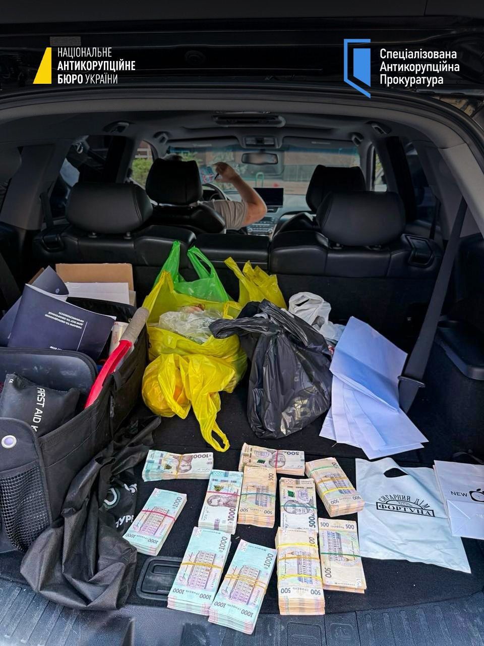 НАБУ і САП розповіли подробиці викриття нардепа й чиновників на хабарі