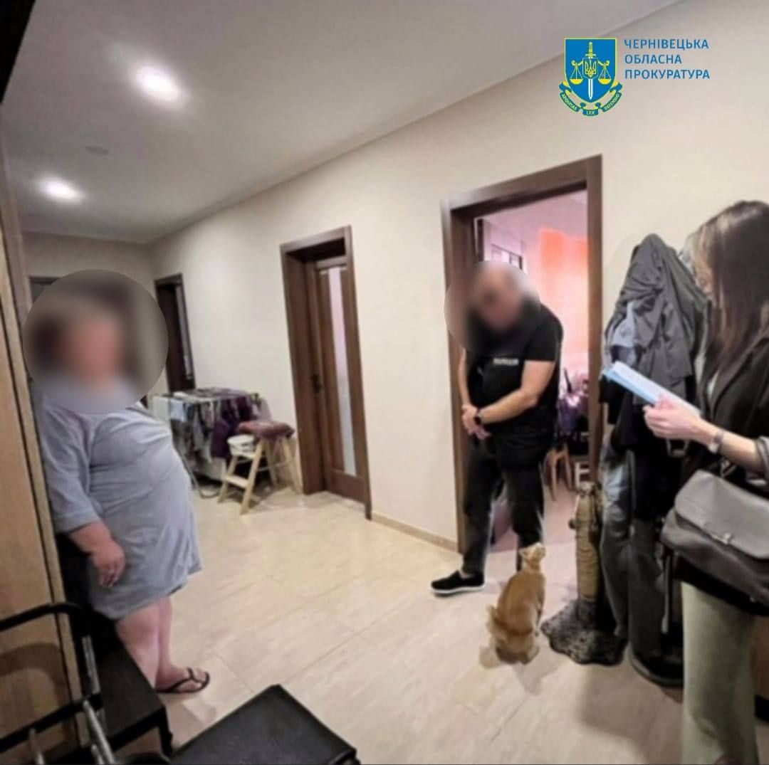 Серед підозрюваних черговий сільський голова, керівники державних і комунальних підприємств, посадовці та підрядники.