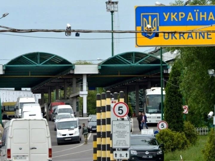 Військово-обліковий документ дає право виїзду за кордон чоловікам 18-22 років – ДПСУ