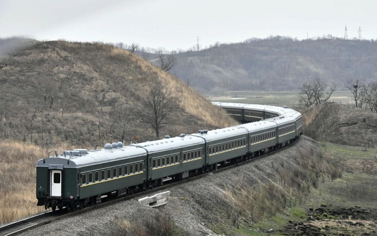 Кім перестрахувався – їде в Пекін на бронепоїзді побачити військовий парад