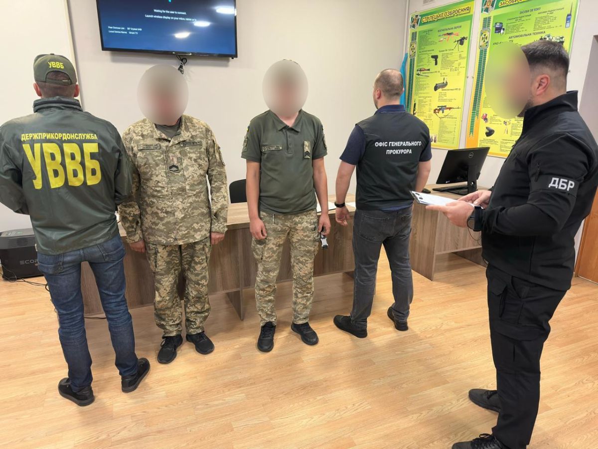 Викрито схеми незаконного зняття з військового обліку та переправлення чоловіків за кордон.