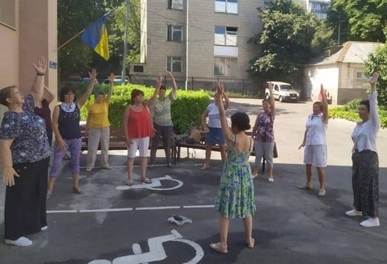 Київ. Навчання вправ Фалунь Дафа у територіальному центрі.