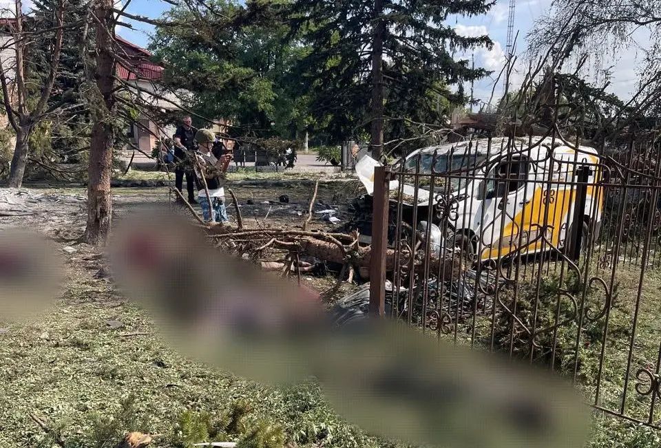 Російська авіабомба вбила у Яровій десятки людей під час отримання пенсії - Зеленський