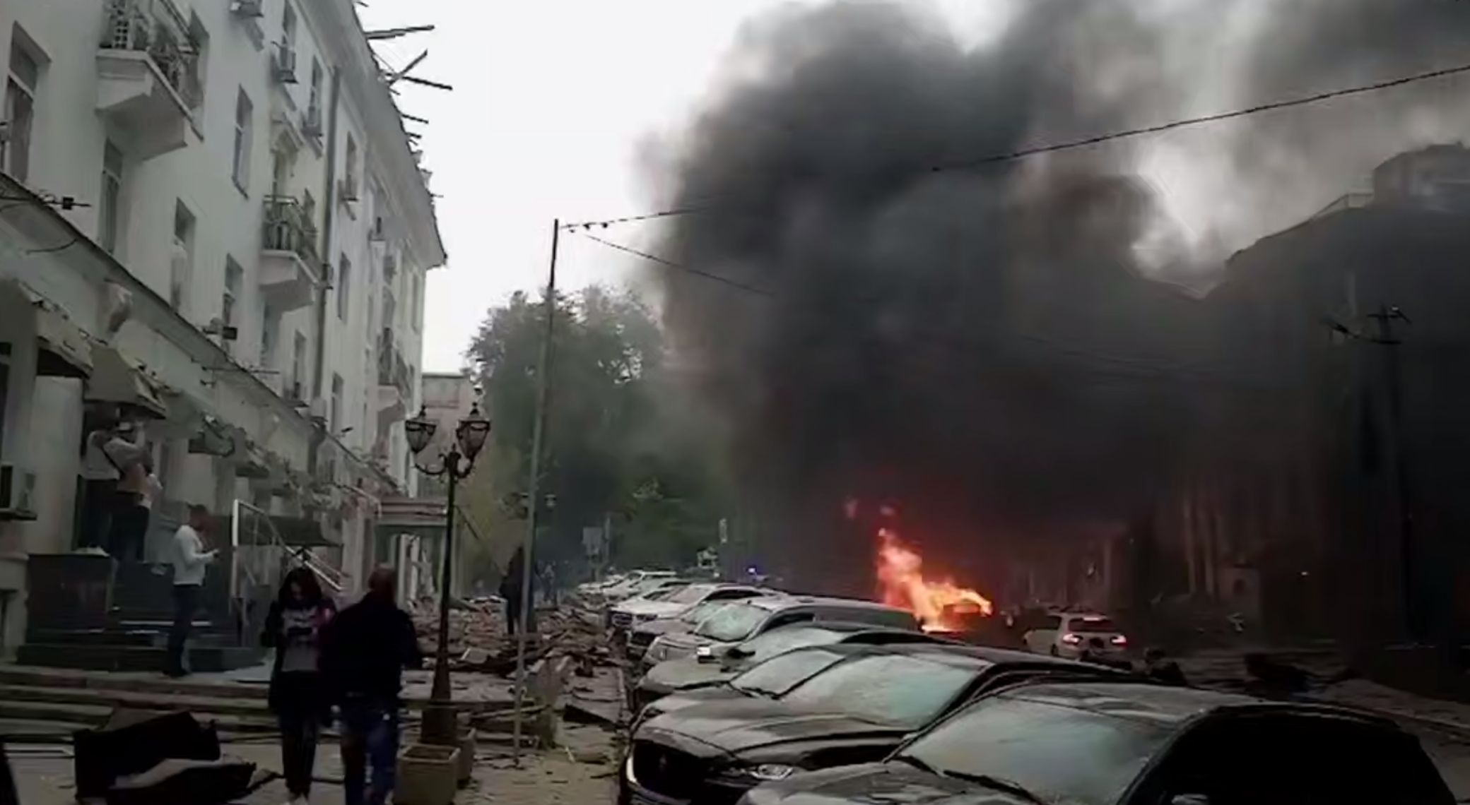 Ударні дрони вгатили вдень по центру Дніпра, знеструмили Сумщину