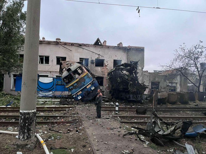 Масований удар по «Укрзалізниці»: в Одесі понівечено депо,  на Сумщині – колії, фото