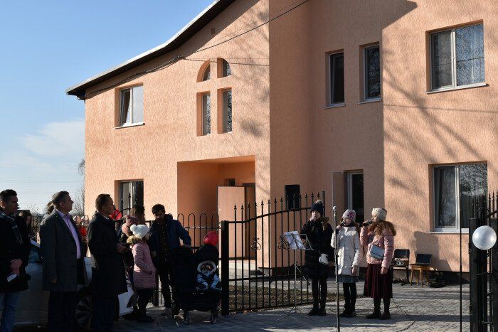 «Сімейна домівка» замість інституції: КМУ оновив соцпослугу – зведуть будинки дітям-сиротам