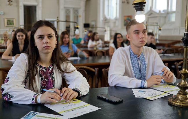 Радіодиктант-2025: оголошено авторку тексту та чтицю