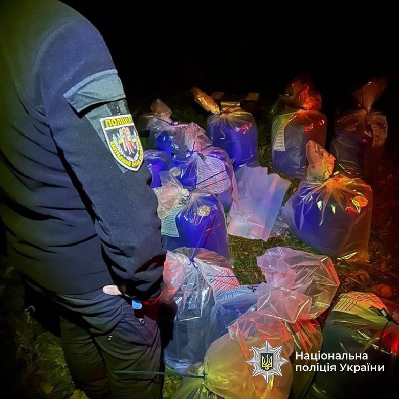 Оголошено підозру 18 працівникам Локомотивного ДЕПО Тернопіль за викрадення пального, фото