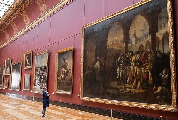 Вистачило 7 хвилин: гордість французів Лувр - пограбували, фото