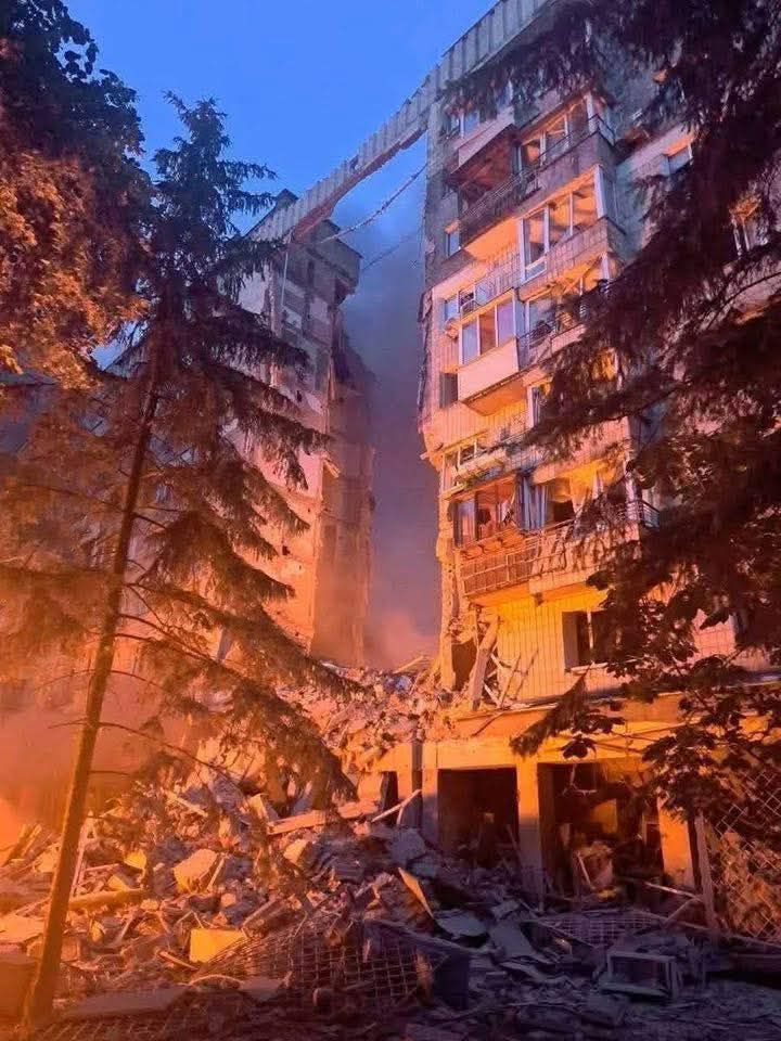 Зеленський: 1360 КАБів, 1200 дронів і 50 ракет прилетіло по Україні за тиждень