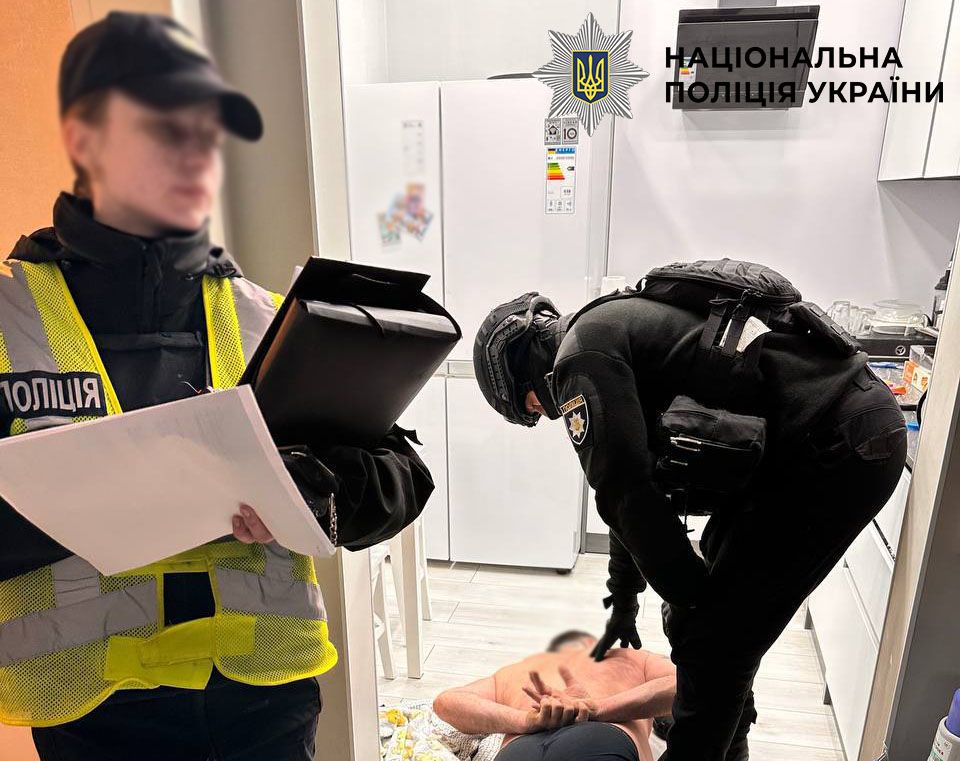 У Подільському районі Києва пияк стріляв по перехожим, фото